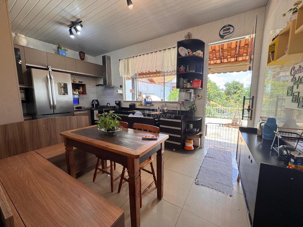 Casa, Trevo, 3 Quartos, 4 Vagas