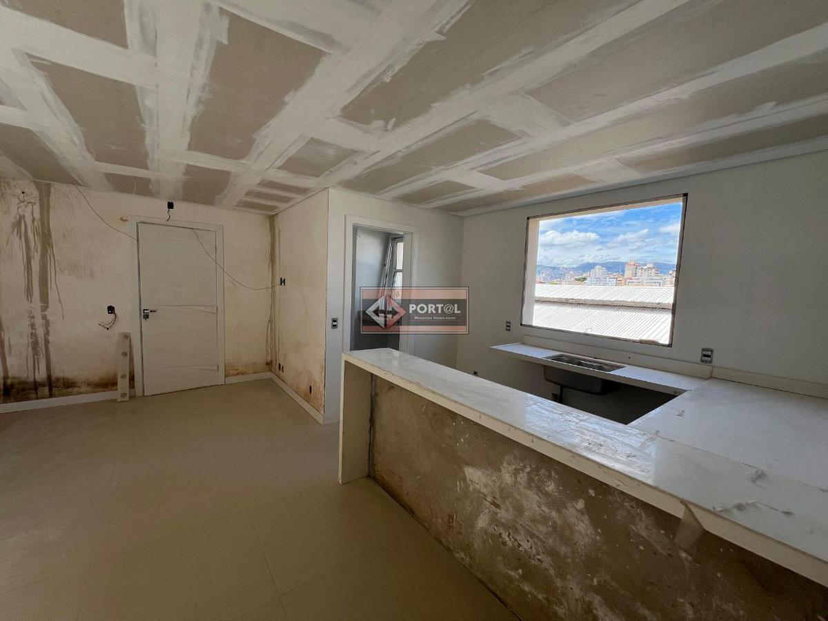 Apartamento, Sagrada Família, 2 Quartos, 2 Vagas, 1 Suíte