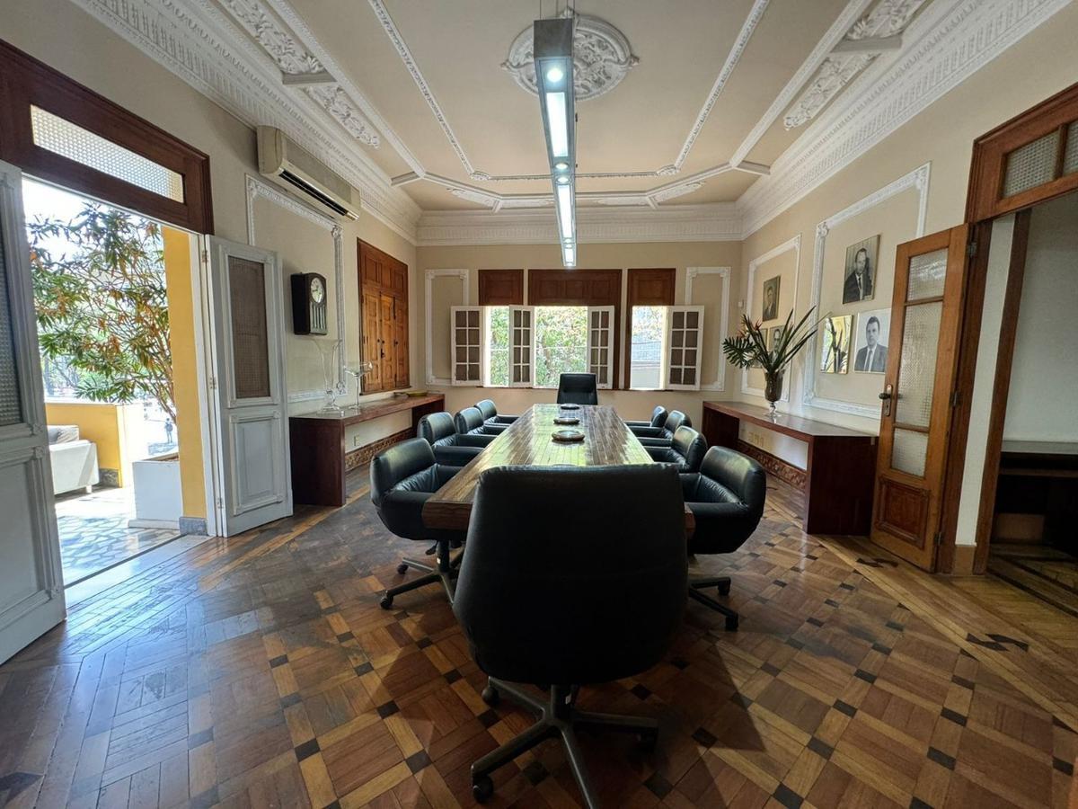 Casa, Funcionários, 10 Quartos, 30 Vagas, 5 Suítes