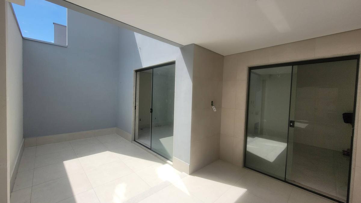Casa, Quitandinha, 3 Quartos, 2 Vagas, 1 Suíte