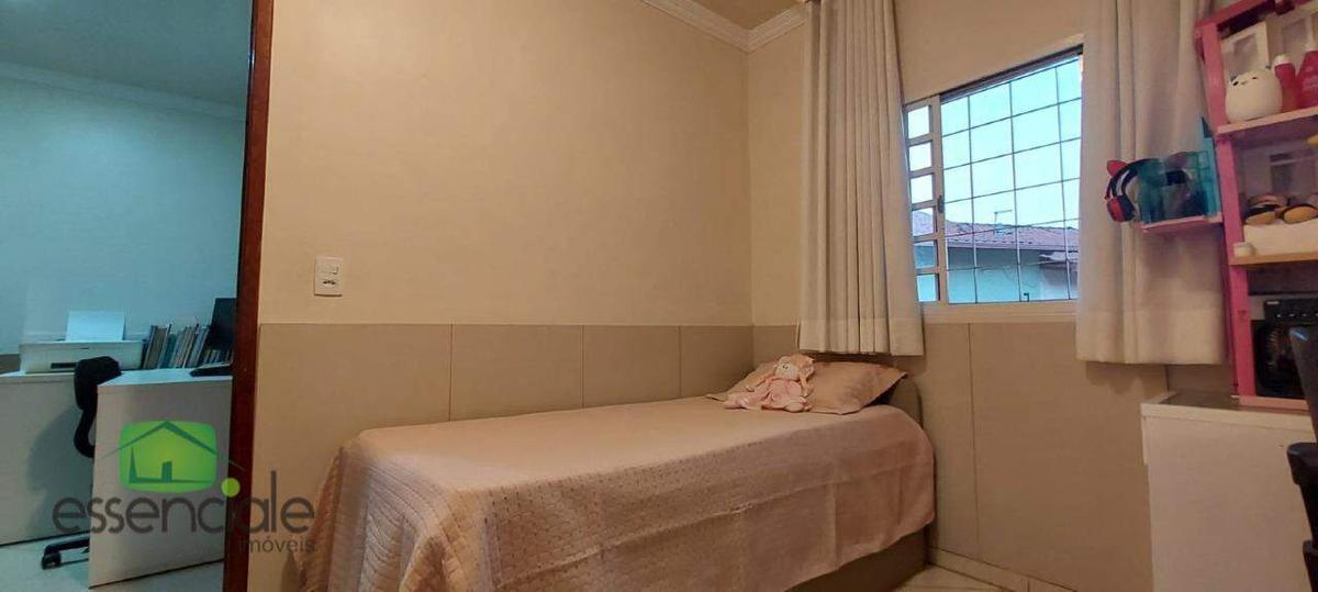 Casa, Santa Cruz Industrial, 3 Quartos, 2 Vagas