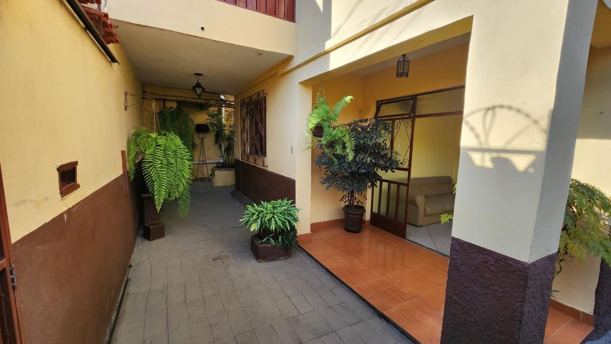 Casa, Horto, 8 Quartos, 3 Vagas, 3 Suítes