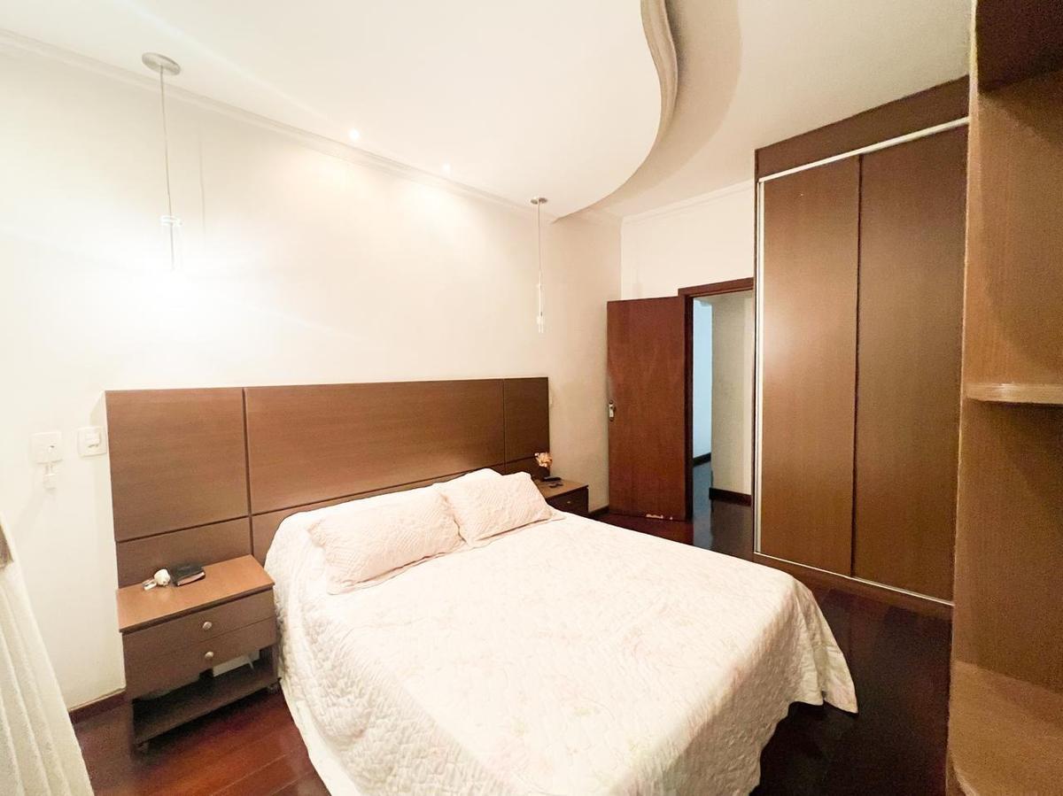 Casa, Arvoredo, 3 Quartos, 8 Vagas, 2 Suítes