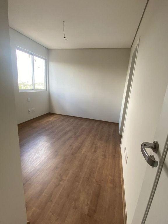 Cobertura, João Pinheiro, 3 Quartos, 3 Vagas, 1 Suíte