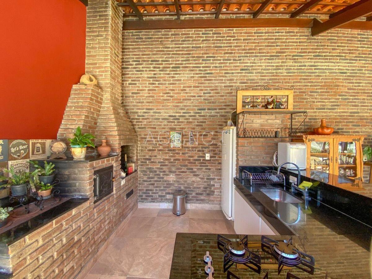 Casa, Trevo, 4 Quartos, 0 Vaga, 1 Suíte