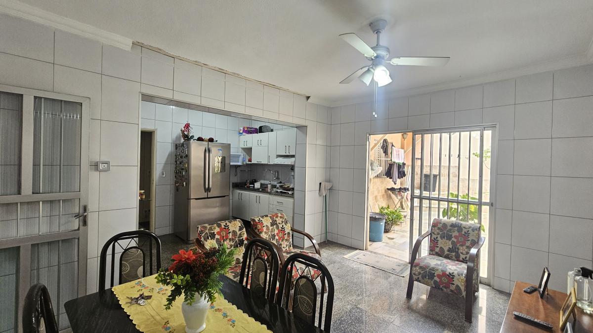 Casa, João Pinheiro, 3 Quartos, 2 Vagas, 1 Suíte