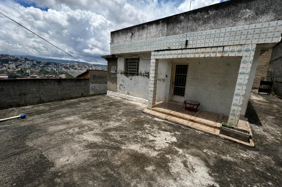 Casa, Industrial, 4 Quartos, 2 Vagas