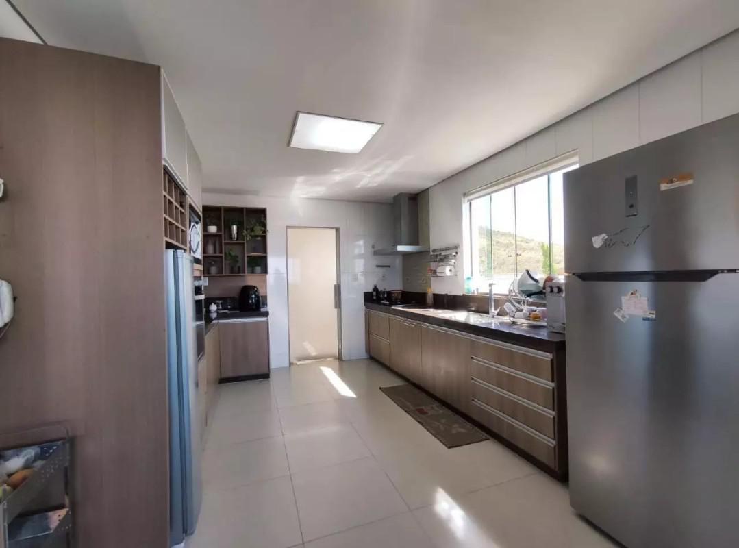 Casa, Buritis, 4 Quartos, 3 Vagas, 2 Suítes