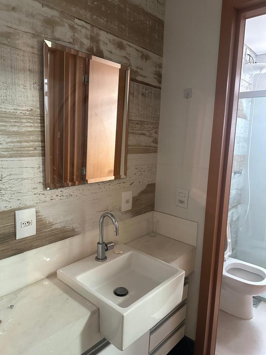 Apartamento, Floresta, 2 Quartos, 2 Vagas, 1 Suíte