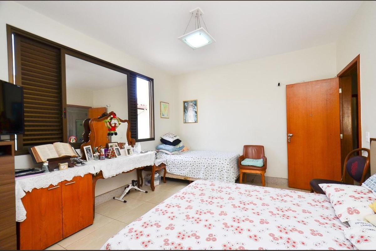 Casa, Comiteco, 4 Quartos, 10 Vagas, 4 Suítes