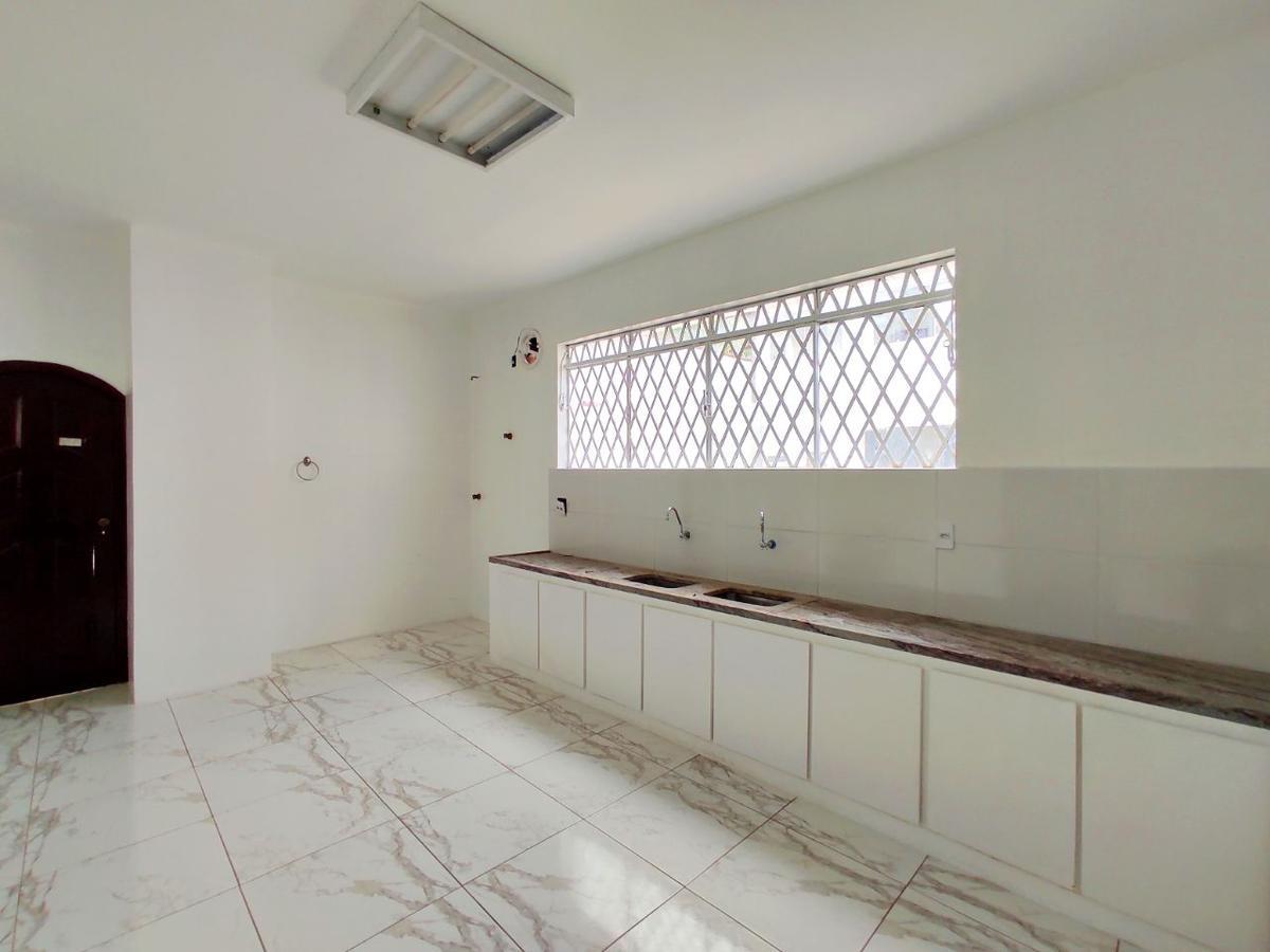 Casa Comercial, São José, 6 Quartos, 4 Vagas, 2 Suítes