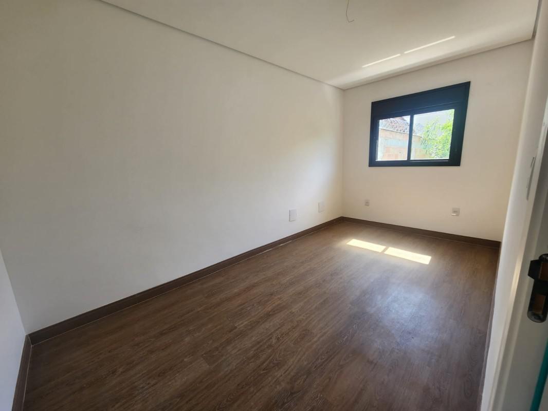 Casa, Cabral, 3 Quartos, 4 Vagas, 1 Suíte