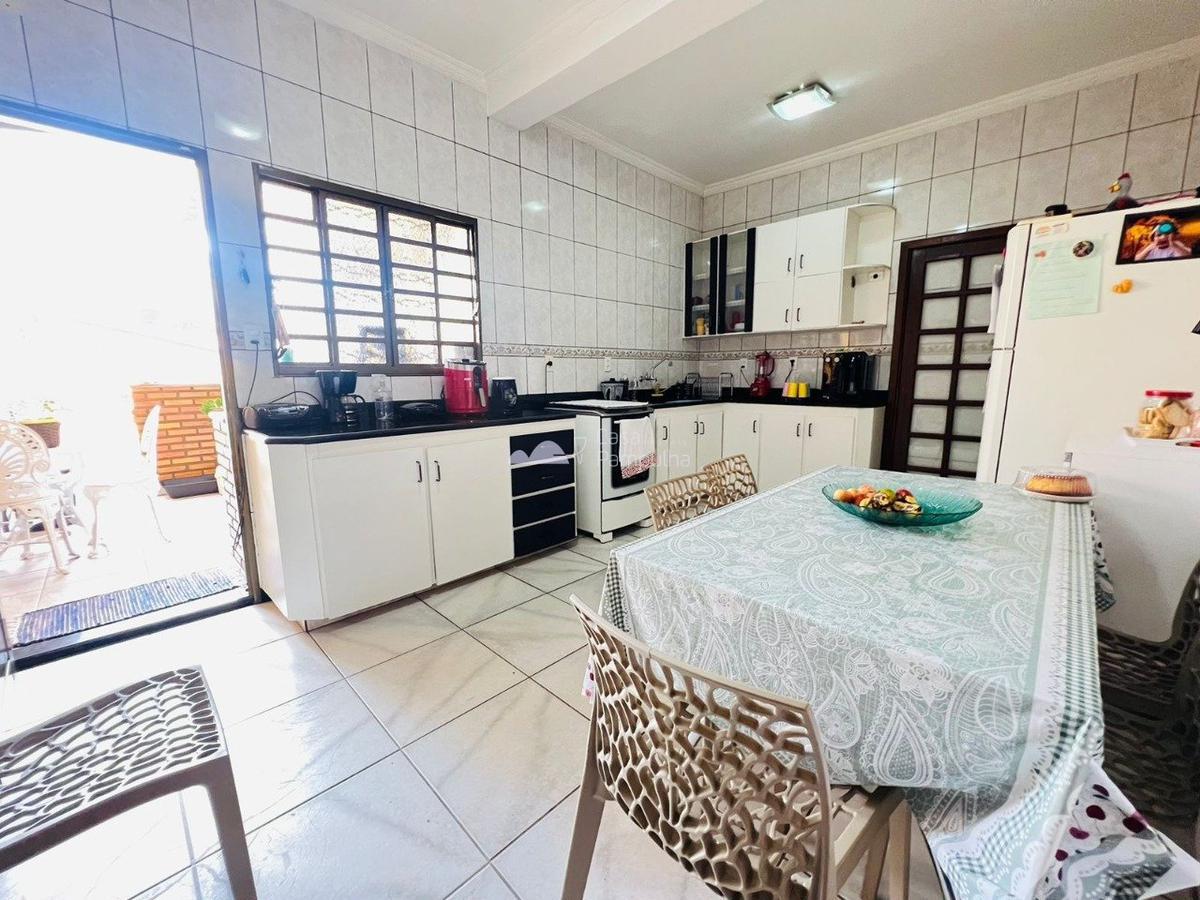 Casa, Santa Mônica, 3 Quartos, 2 Vagas, 2 Suítes