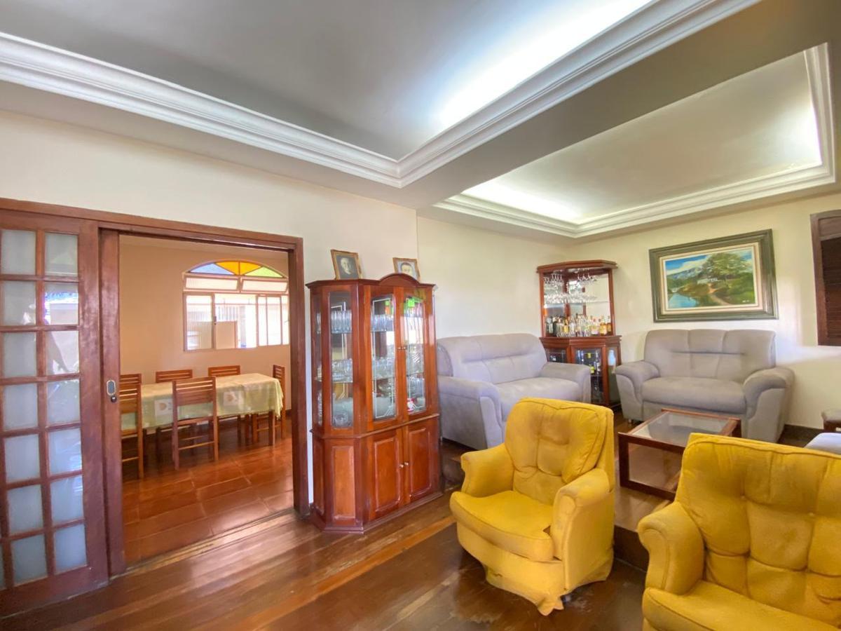 Casa, Horto, 4 Quartos, 7 Vagas, 2 Suítes