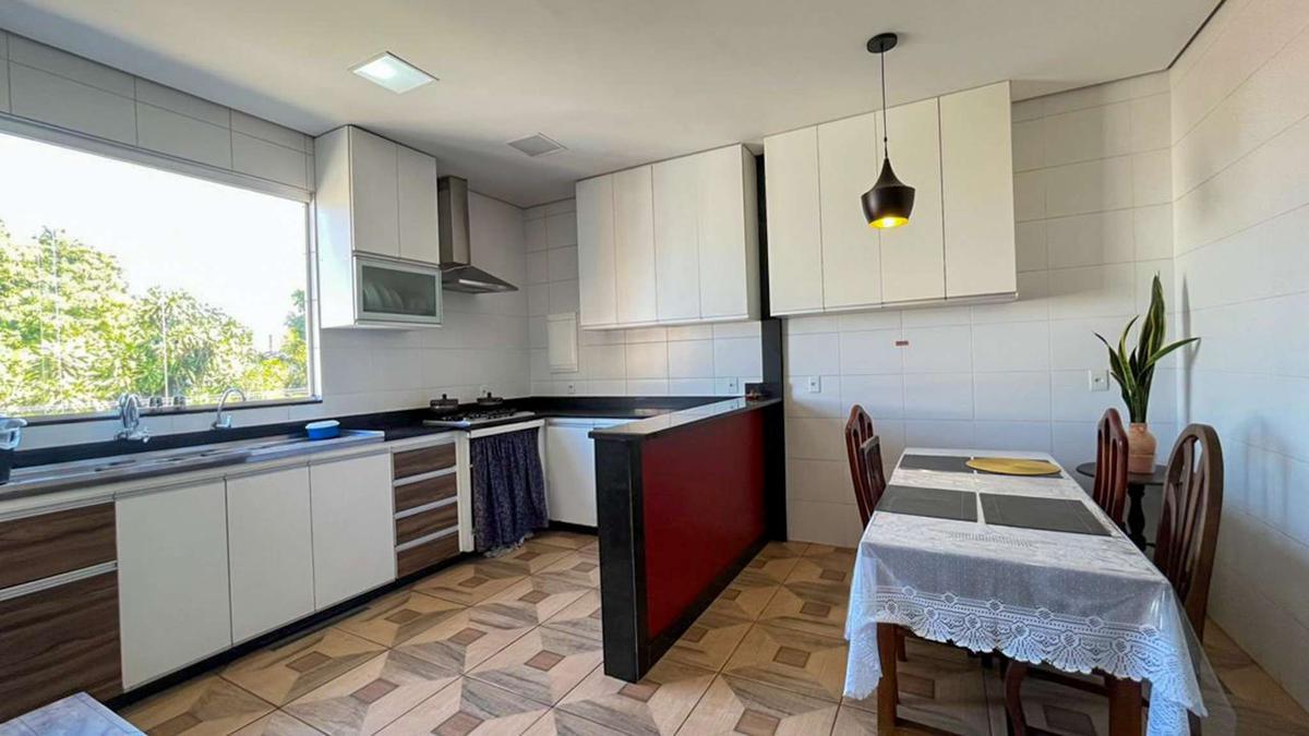 Apartamento, Floresta, 6 Quartos, 0 Vaga, 1 Suíte