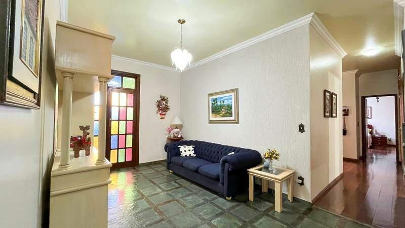 Casa, Luxemburgo, 5 Quartos, 4 Vagas, 2 Suítes