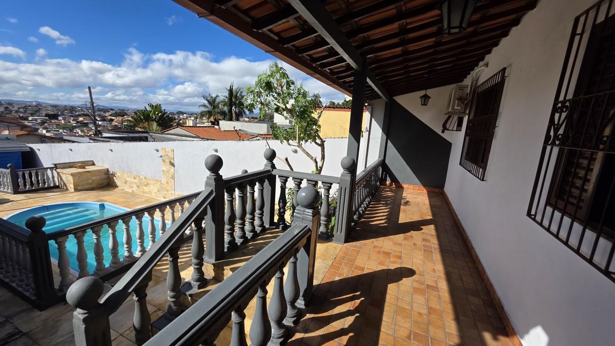 Casa, Jardim Leblon, 2 Quartos, 5 Vagas, 1 Suíte