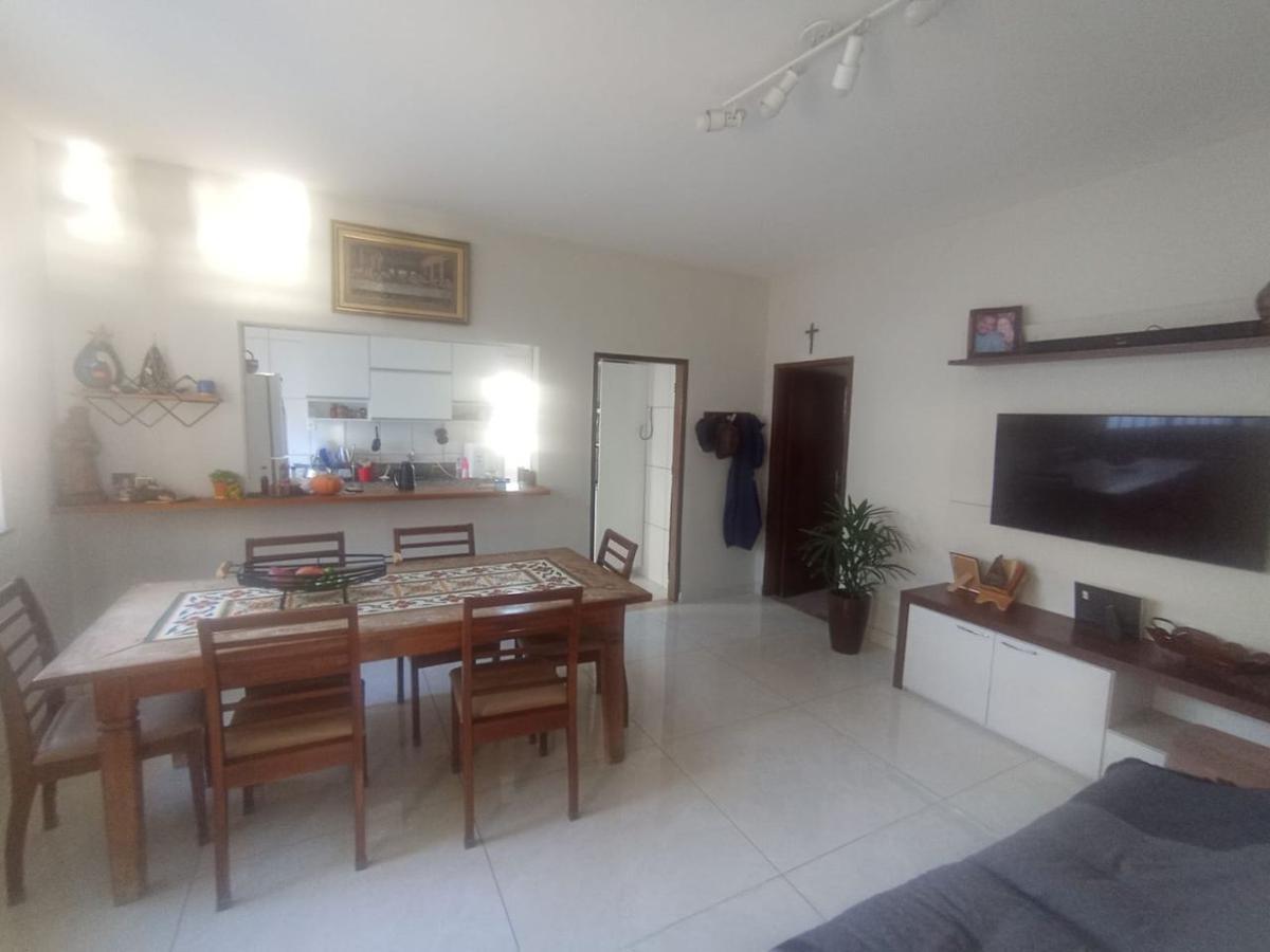 Casa, Santa Cruz, 3 Quartos, 8 Vagas, 1 Suíte