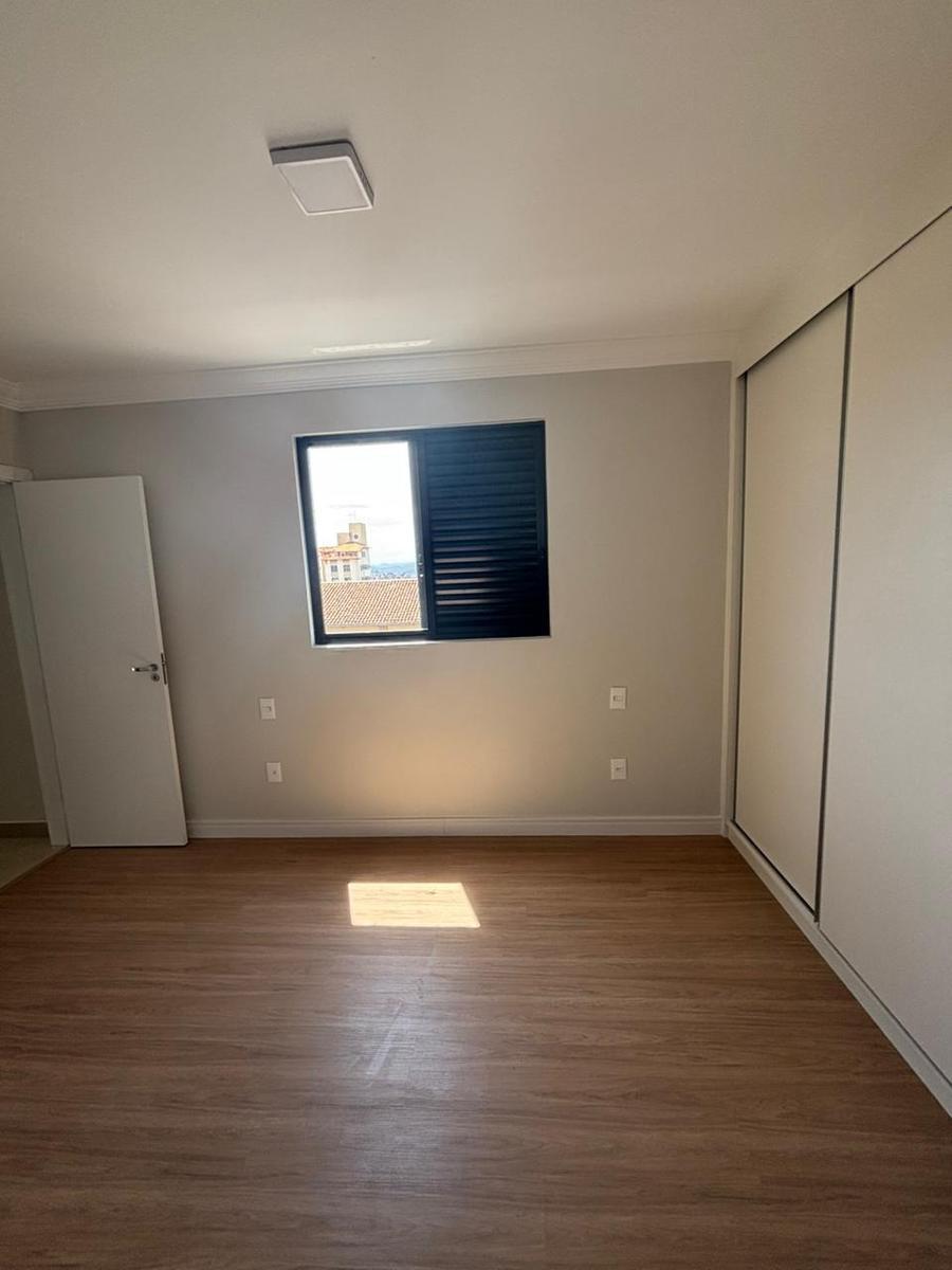 Apartamento, Sagrada Família, 2 Quartos, 2 Vagas