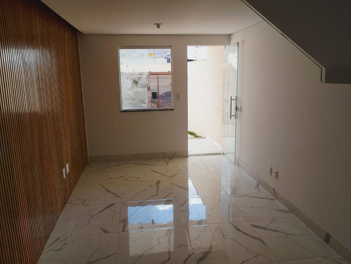 Casa, Candelária, 2 Quartos, 1 Vaga, 2 Suítes