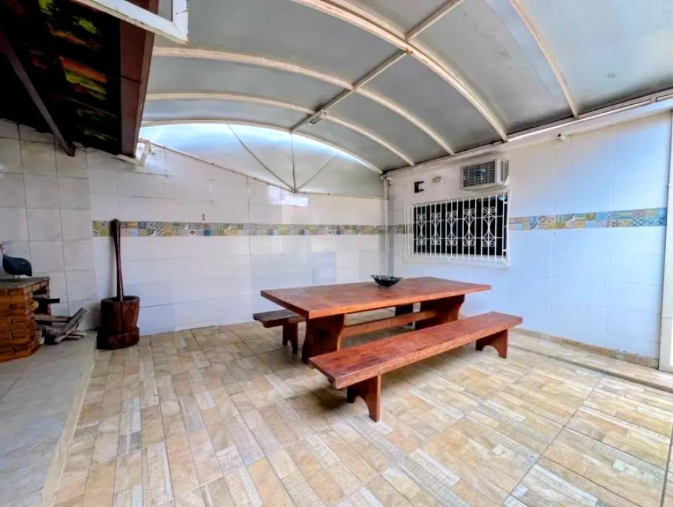 Casa, Castelo, 3 Quartos, 2 Vagas, 1 Suíte