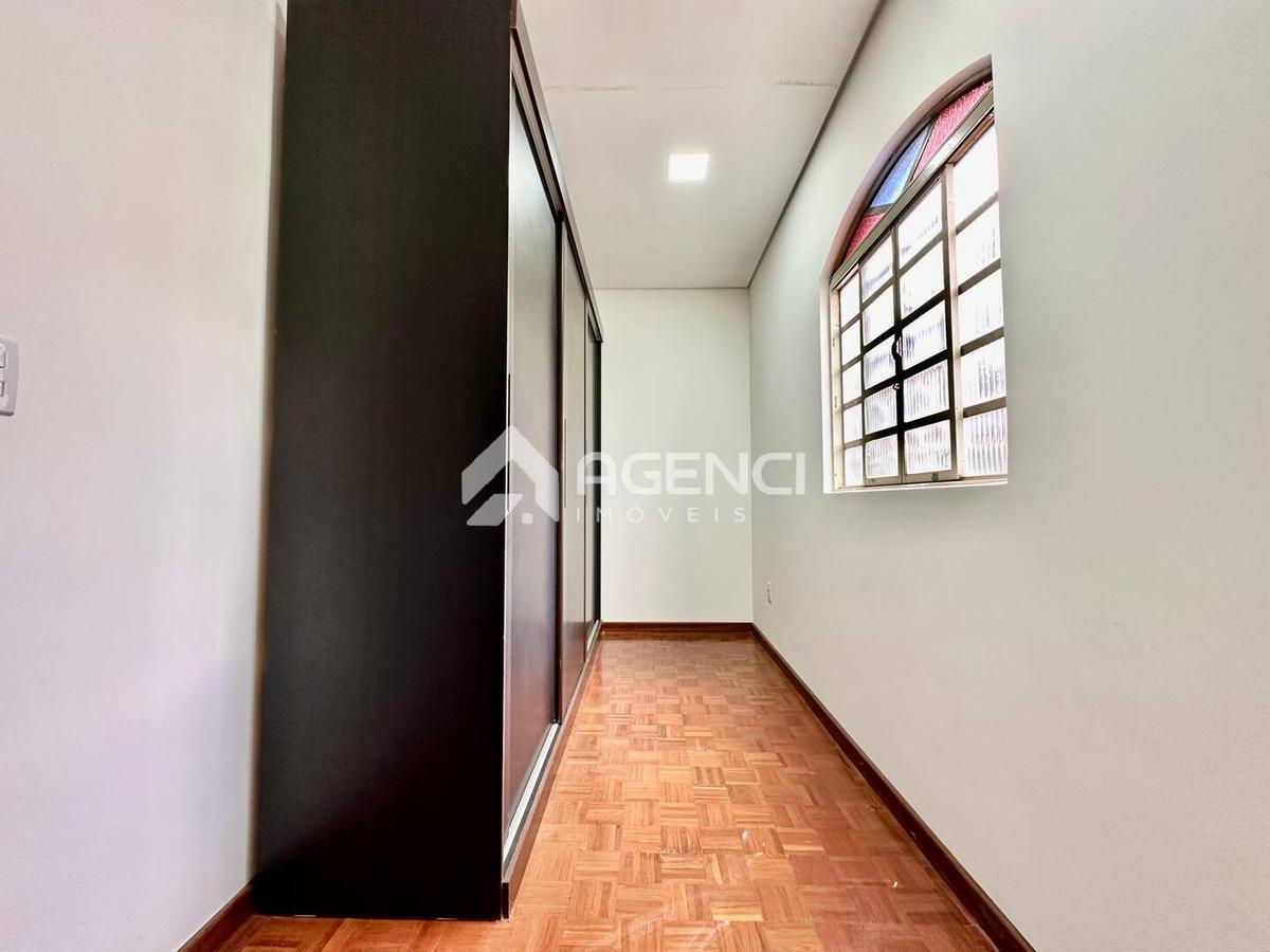 Casa, Parque Xangri-lá, 4 Quartos, 0 Vaga, 1 Suíte