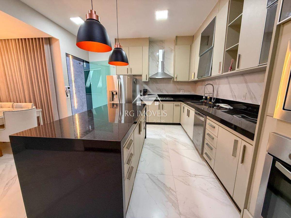 Casa, Brasil Industrial, 8 Quartos, 3 Vagas, 3 Suítes