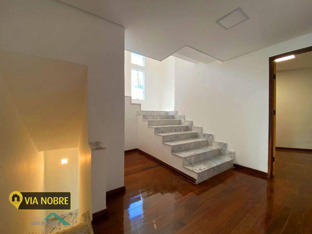 Casa, Estoril, 3 Quartos, 4 Vagas, 1 Suíte