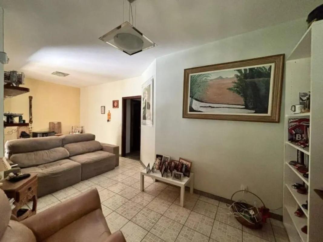Casa, Castelo, 4 Quartos, 4 Vagas, 1 Suíte