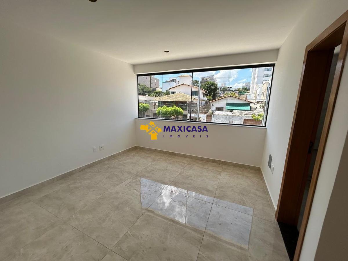 Casa, Santa Branca, 3 Quartos, 4 Vagas, 1 Suíte