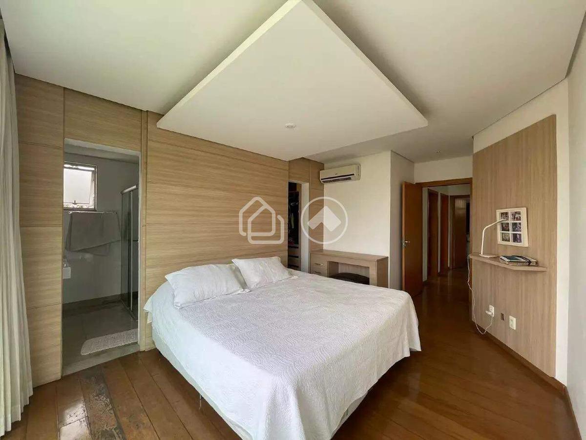 Casa, Estoril, 4 Quartos, 3 Vagas, 1 Suíte