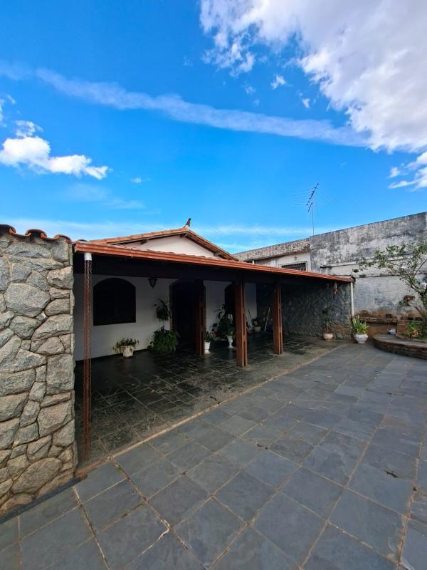 Casa, Santa Rosa, 5 Quartos, 3 Vagas, 1 Suíte
