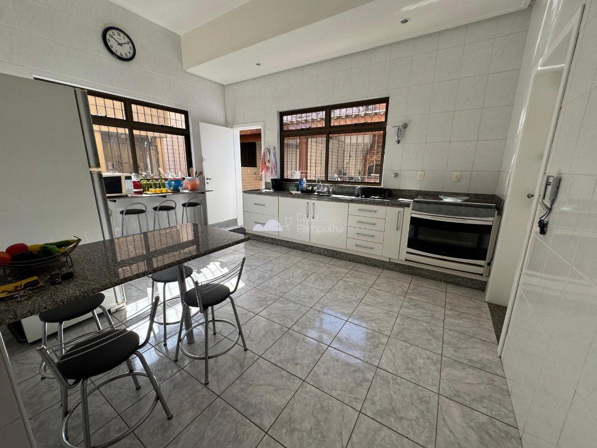 Casa, Trevo, 3 Quartos, 10 Vagas, 3 Suítes