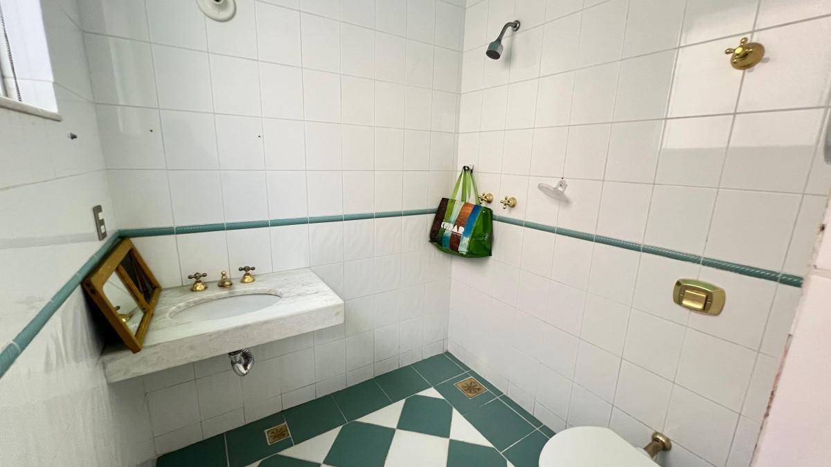 Casa, Castelo, 4 Quartos, 6 Vagas, 2 Suítes