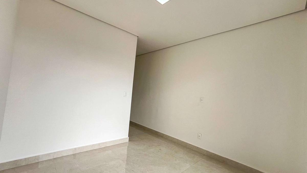Casa, Santa Branca, 3 Quartos, 2 Vagas, 1 Suíte