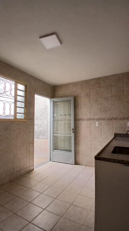 Casa, Castelo, 4 Quartos, 2 Vagas, 1 Suíte