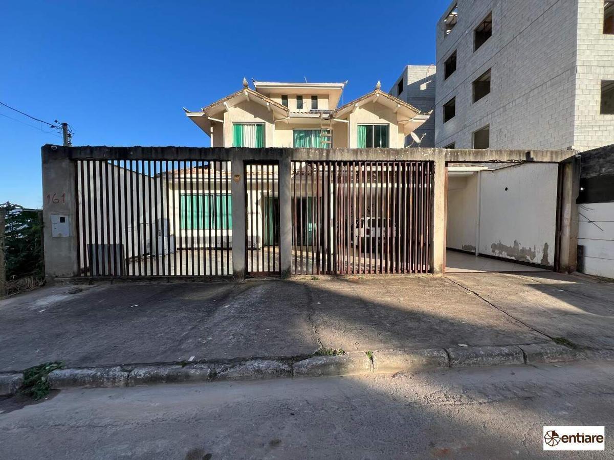 Casa, Cabral, 3 Quartos, 4 Vagas, 1 Suíte