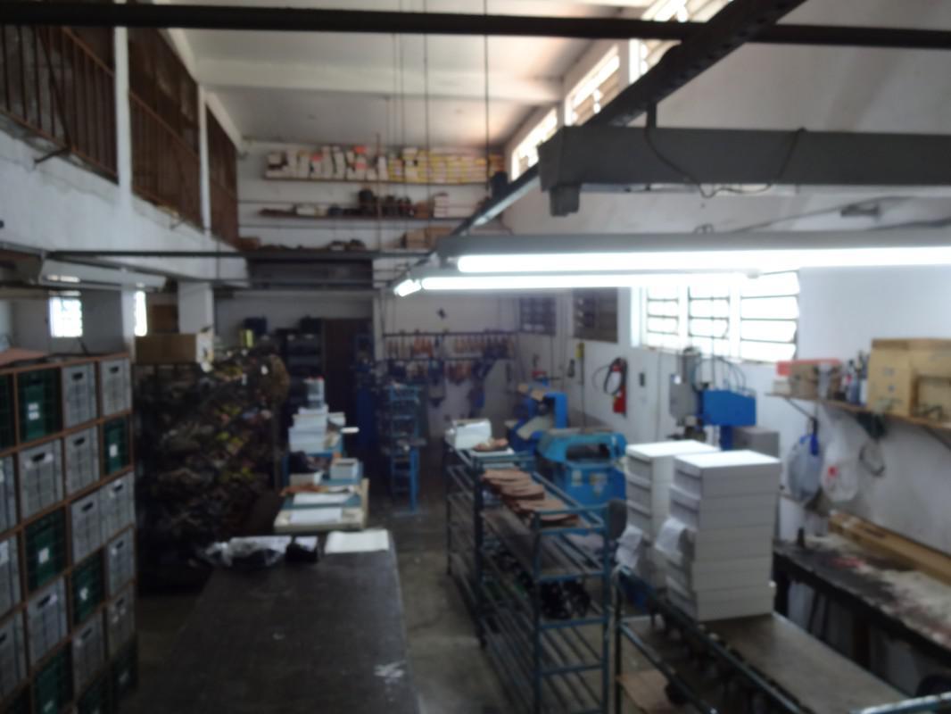 Galpão, Floramar, 0 Quarto, 2 Vagas