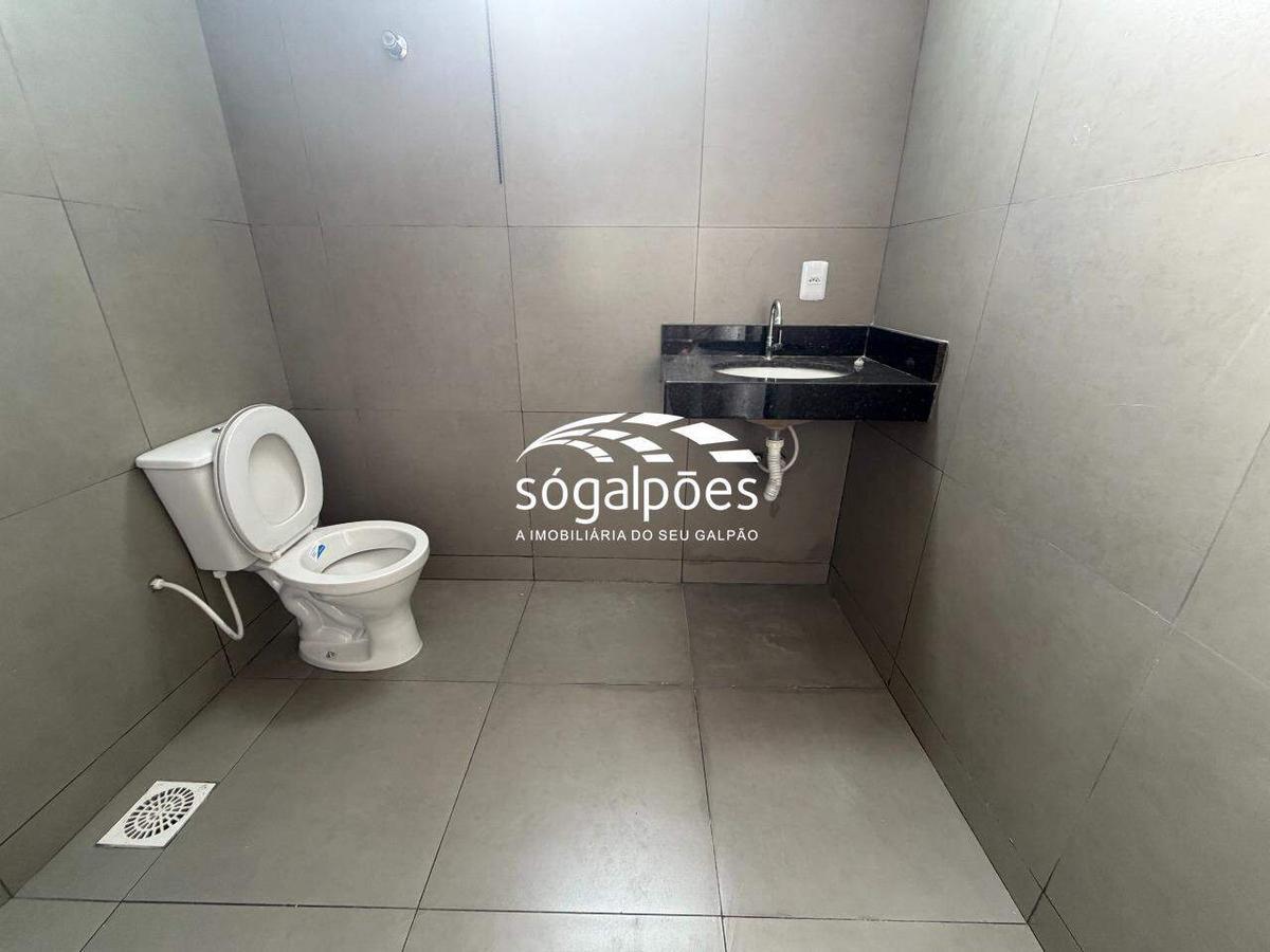 Galpão, Bandeirinhas, 5 Vagas