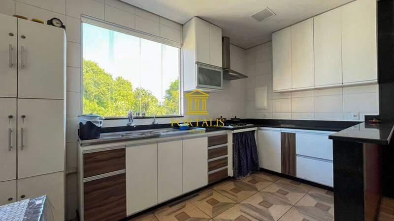 Apartamento, Floresta, 6 Quartos, 0 Vaga, 1 Suíte