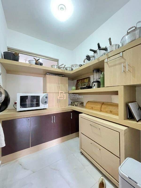 Casa, Castelo, 5 Quartos, 7 Vagas, 1 Suíte