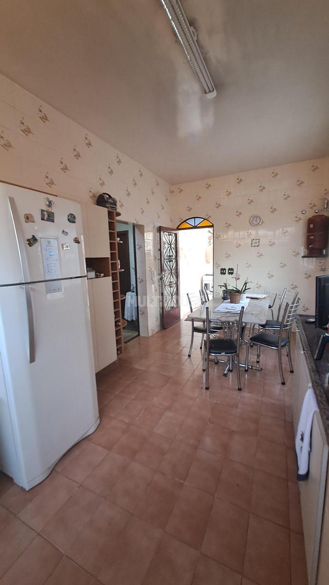 Casa, Vila Clóris, 3 Quartos, 4 Vagas, 1 Suíte