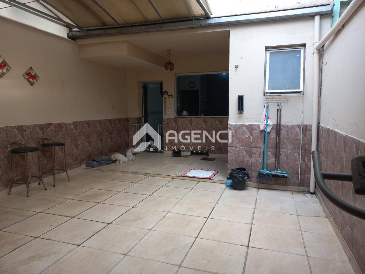 Casa, Santa Cruz Industrial, 3 Quartos, 0 Vaga, 1 Suíte