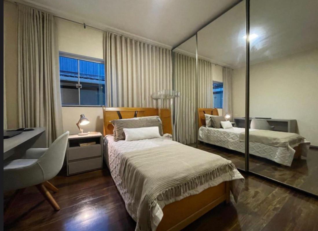 Casa, Milionários, 3 Quartos, 8 Vagas, 1 Suíte