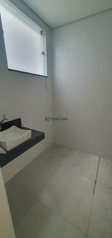 Casa, Quitandinha, 4 Quartos, 2 Vagas, 1 Suíte