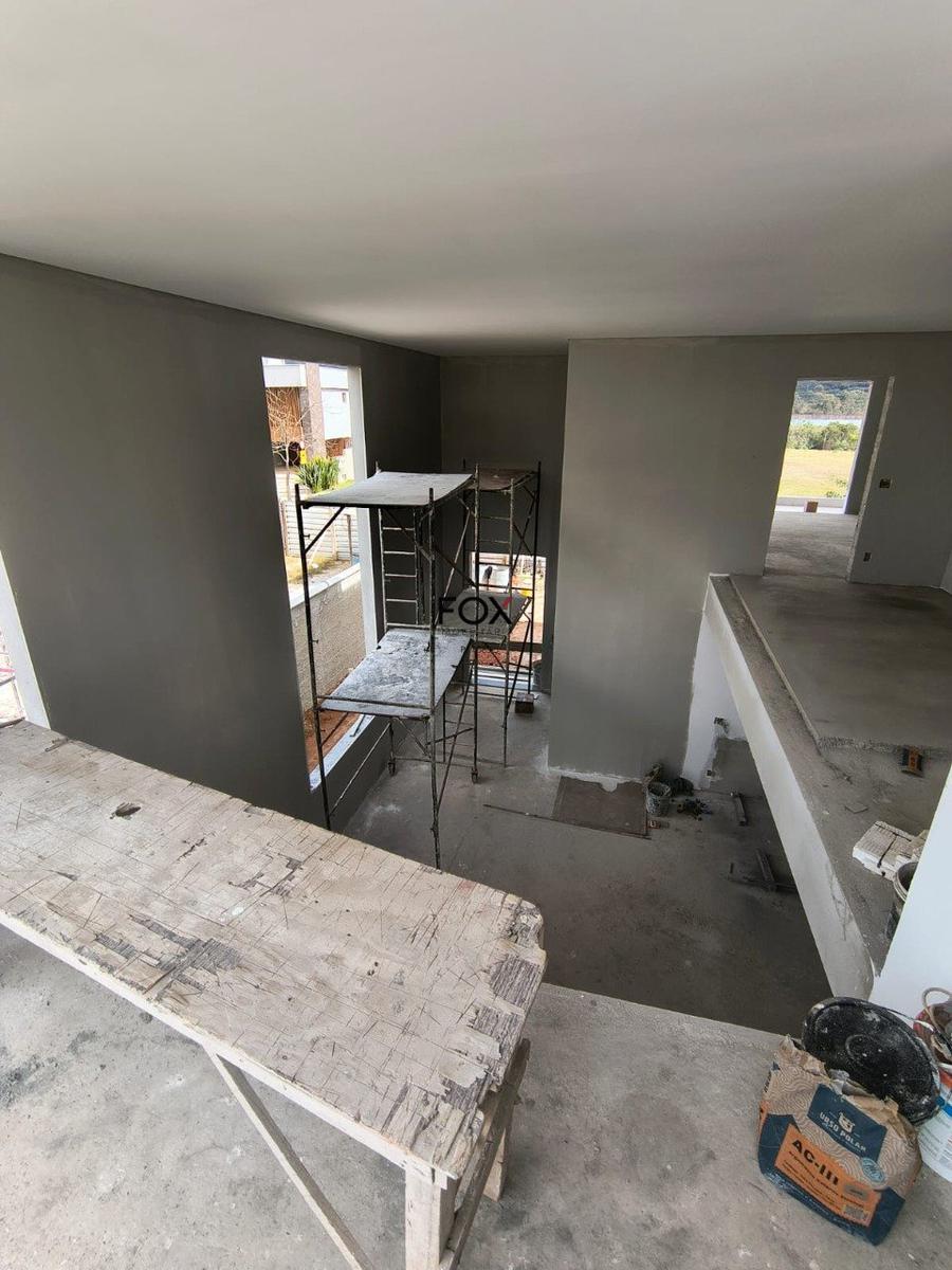 Casa, Alphaville - Lagoa dos Ingleses, 4 Quartos, 2 Vagas, 2 Suítes