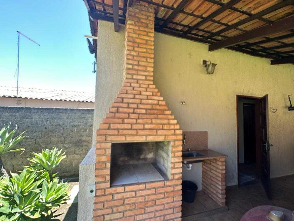 Casa, Lundcea, 4 Quartos, 2 Vagas, 1 Suíte