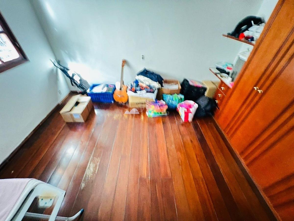 Casa, Santa Branca, 5 Quartos, 4 Vagas, 2 Suítes