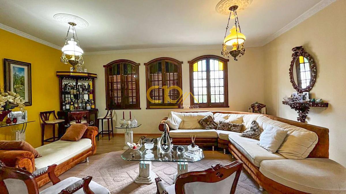 Casa, Cidade Nova, 7 Quartos, 2 Vagas, 1 Suíte