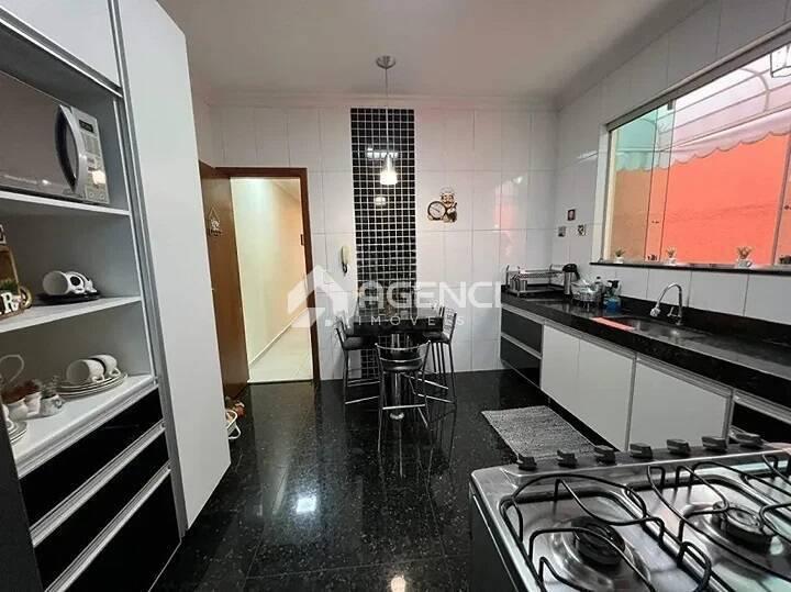 Casa, Cabral, 3 Quartos, 0 Vaga, 0 Suíte